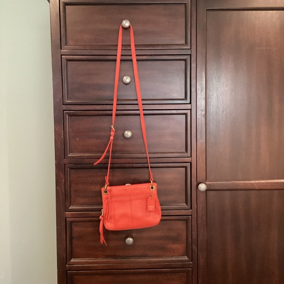 Fossil Vibrant Melon Leather Crossbody Bag in EUC - Picture 6 of 10